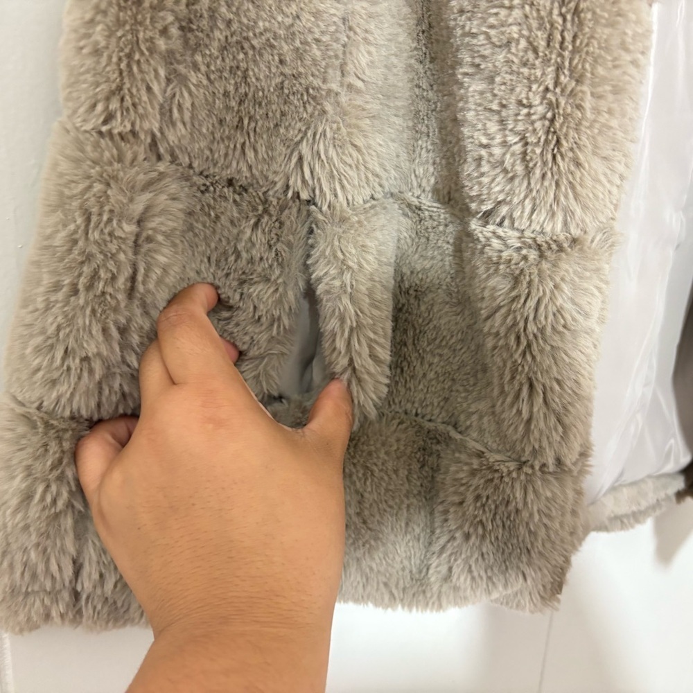 Dylan Love Faux Fur Teddy Vest Tan Brown Cozy Fall Winter Size M - Picture 9 of 10